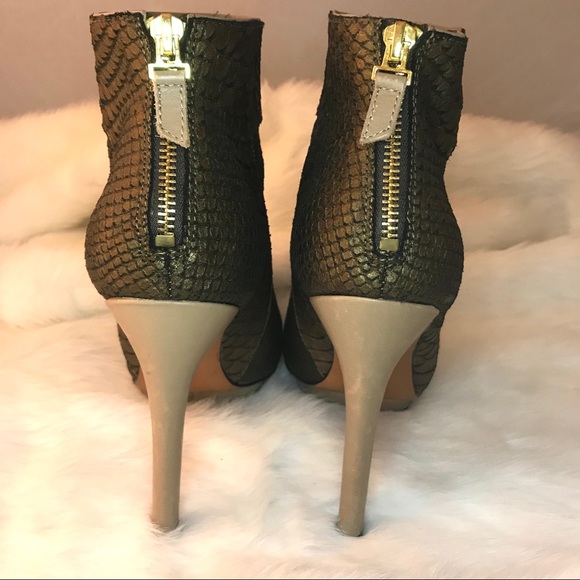 Badgley Mischka Fido Bronze Heeled Ankle Booties - Picture 3 of 8